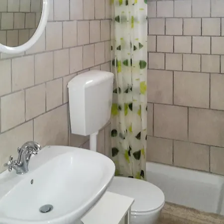 1 Bedroom Cozy In Holiday home